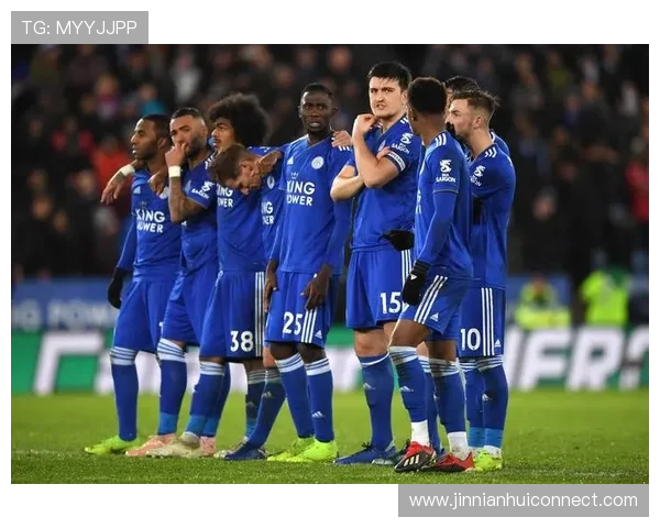 女王公园巡游者俱乐部迎新赛季挑战，球迷期待球队重回顶级舞台